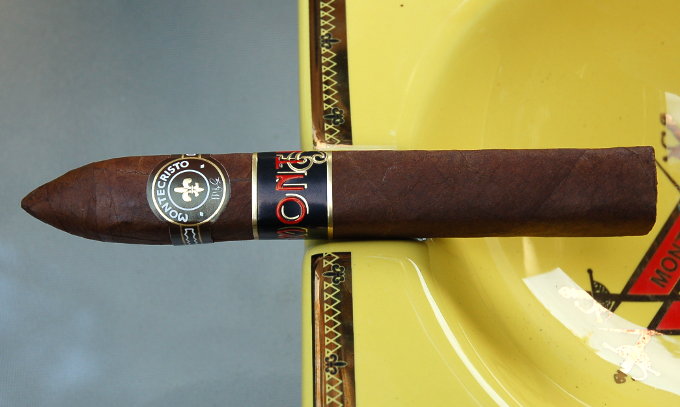 Monte by Montecristo in an Ash Tray