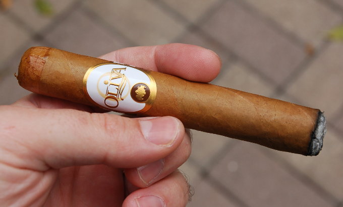 Oliva Connecticut Reserve Robusto First Light