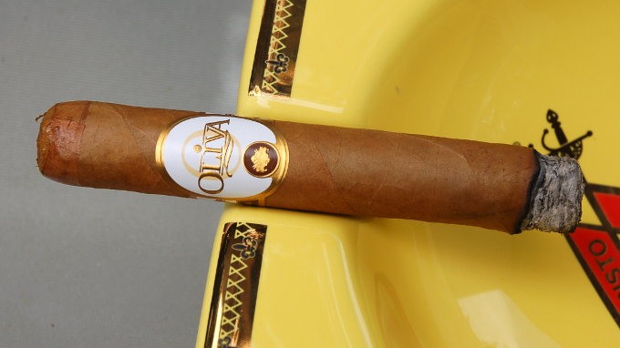 Oliva Connecticut Reserve Robusto First 10 Minutes